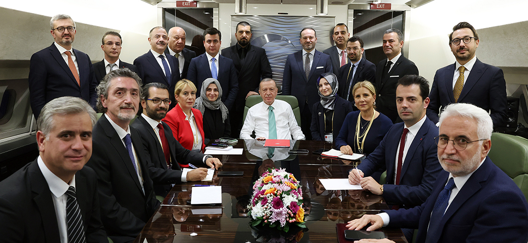 Cumhurbaşkanı Erdoğan, Kazakistan dönüşü uçakta gazetecilere açıklamalarda bulundu
